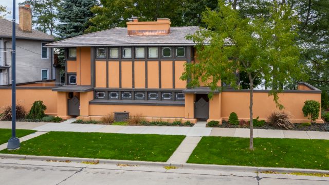 This historic Frank Lloyd Wright home looks great with it's new DaVinci roof